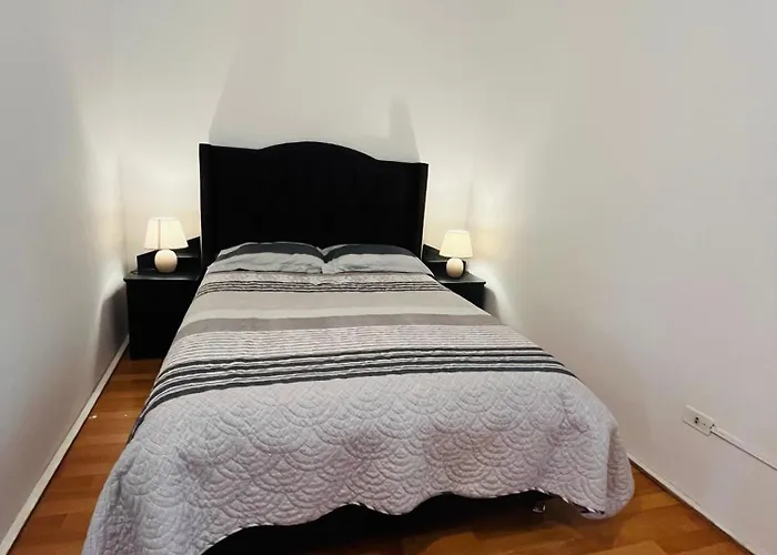 House Explorer Apartment *
