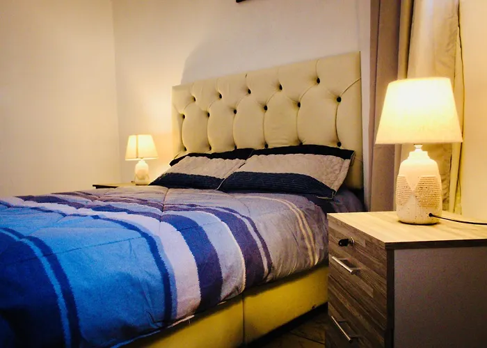 House Explorer Apartment